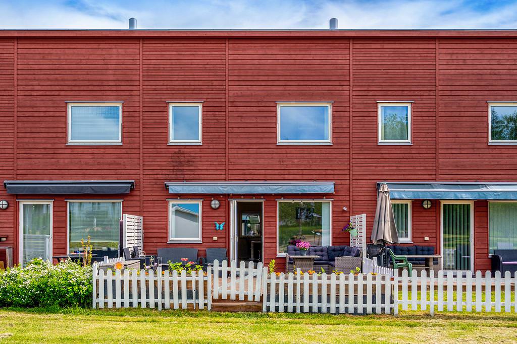 Nybyggd altan med grillplats. Sollentuna Töjnan