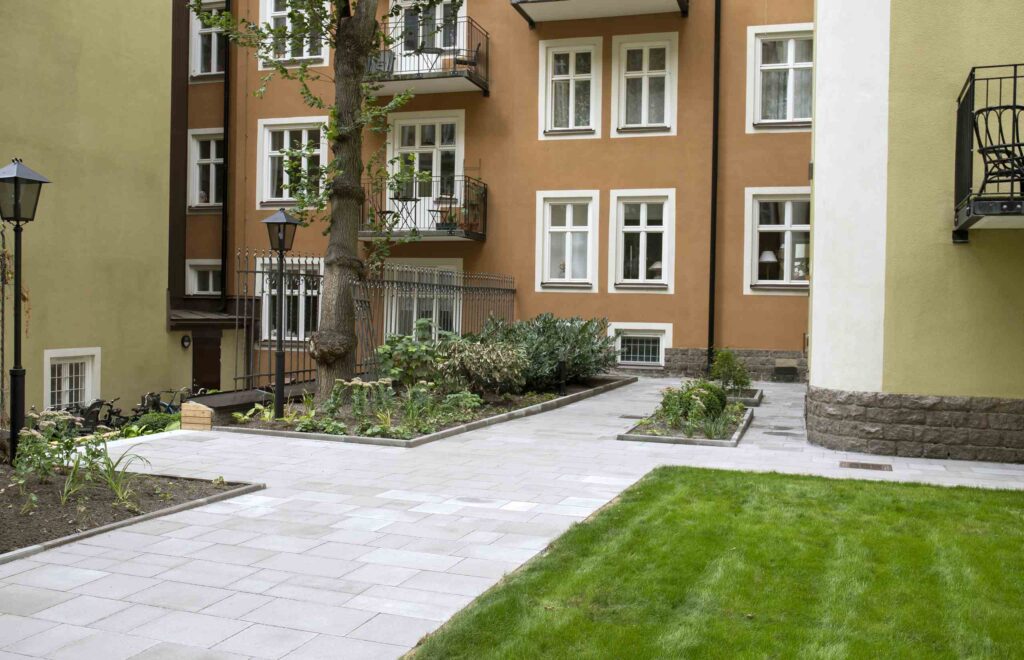 Innergårdsrenovering & plattläggning. BRF Åkersberga